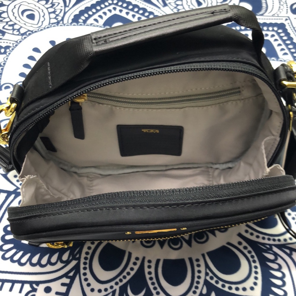 NWT TUMI Voyageur Women's Compact Round Crossbody Bag - Picture 7 of 7